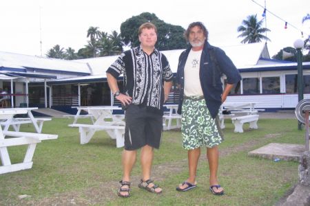 23_Fiji_Suva_Ales in Slavc v jaht klubu.jpg