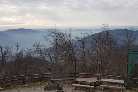 Lubnik - pogled z vrha na Loško hribovje.jpg